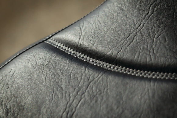 Mustang 18-21 Harley Heritage Classic & Deluxe Standard Touring Solo Seat - Black