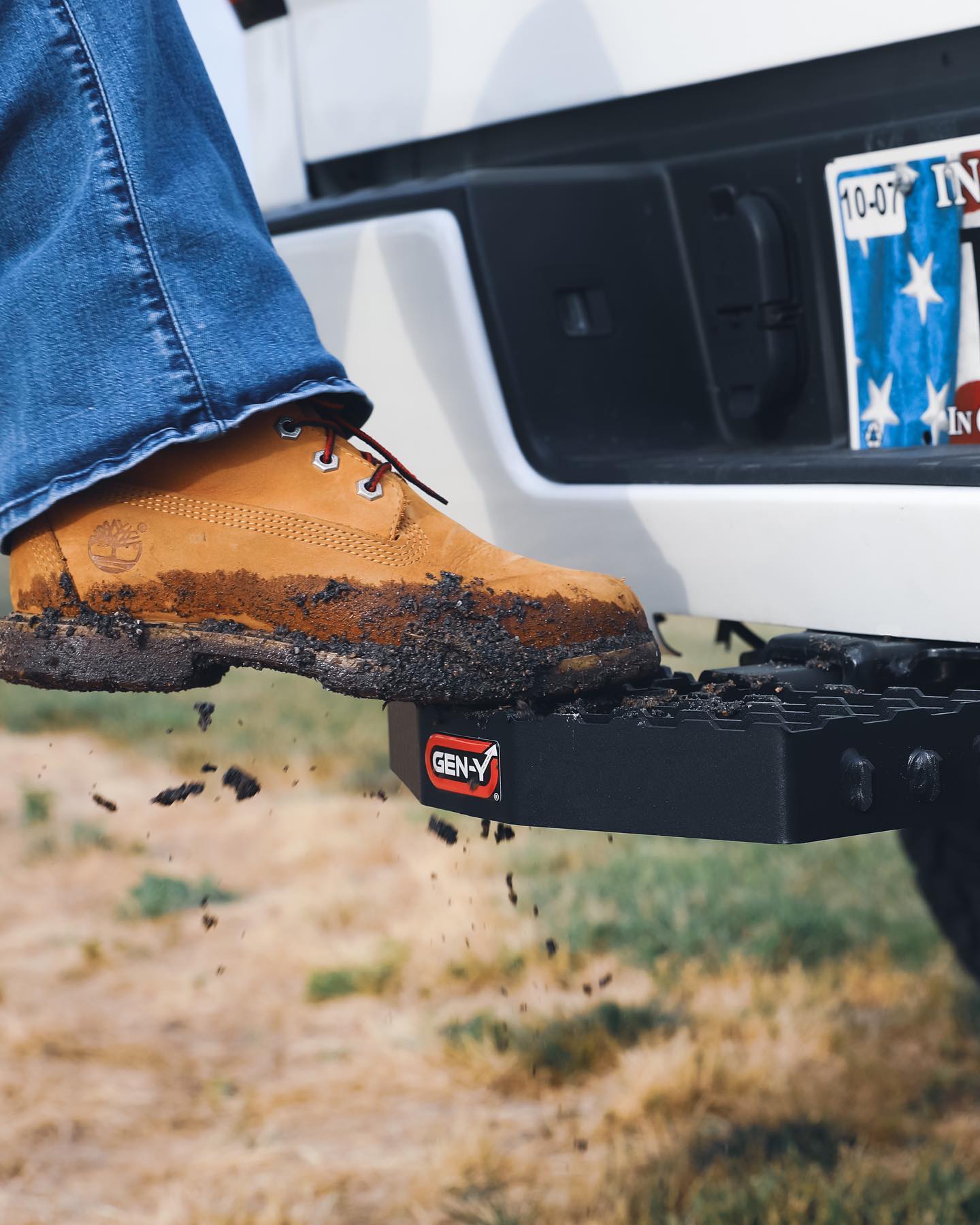 2" Shank Heavy-Duty 500lb Serrated Hitch Step - 0