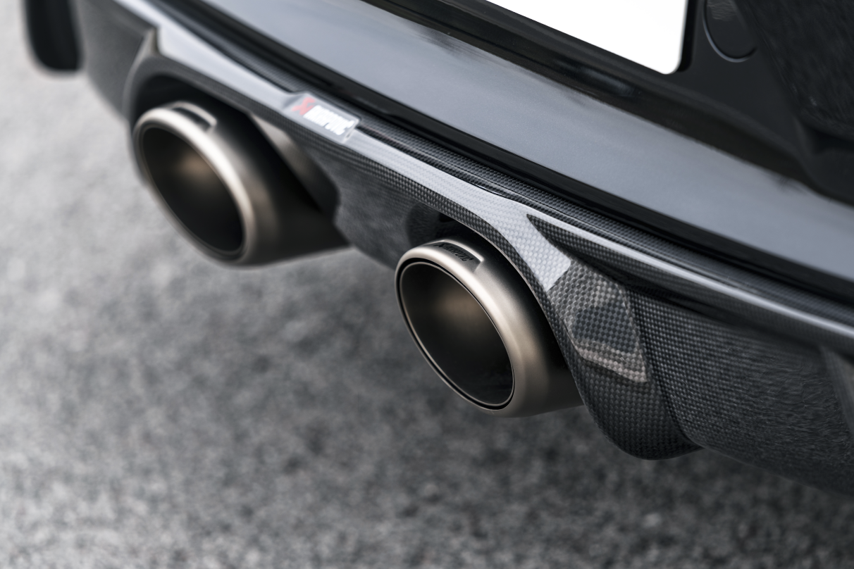 Akrapovic 16-17 Porsche 911 Carrera S/4/4S/GTS (991.2) Rear Carbon Fiber Diffuser - High Gloss - 0