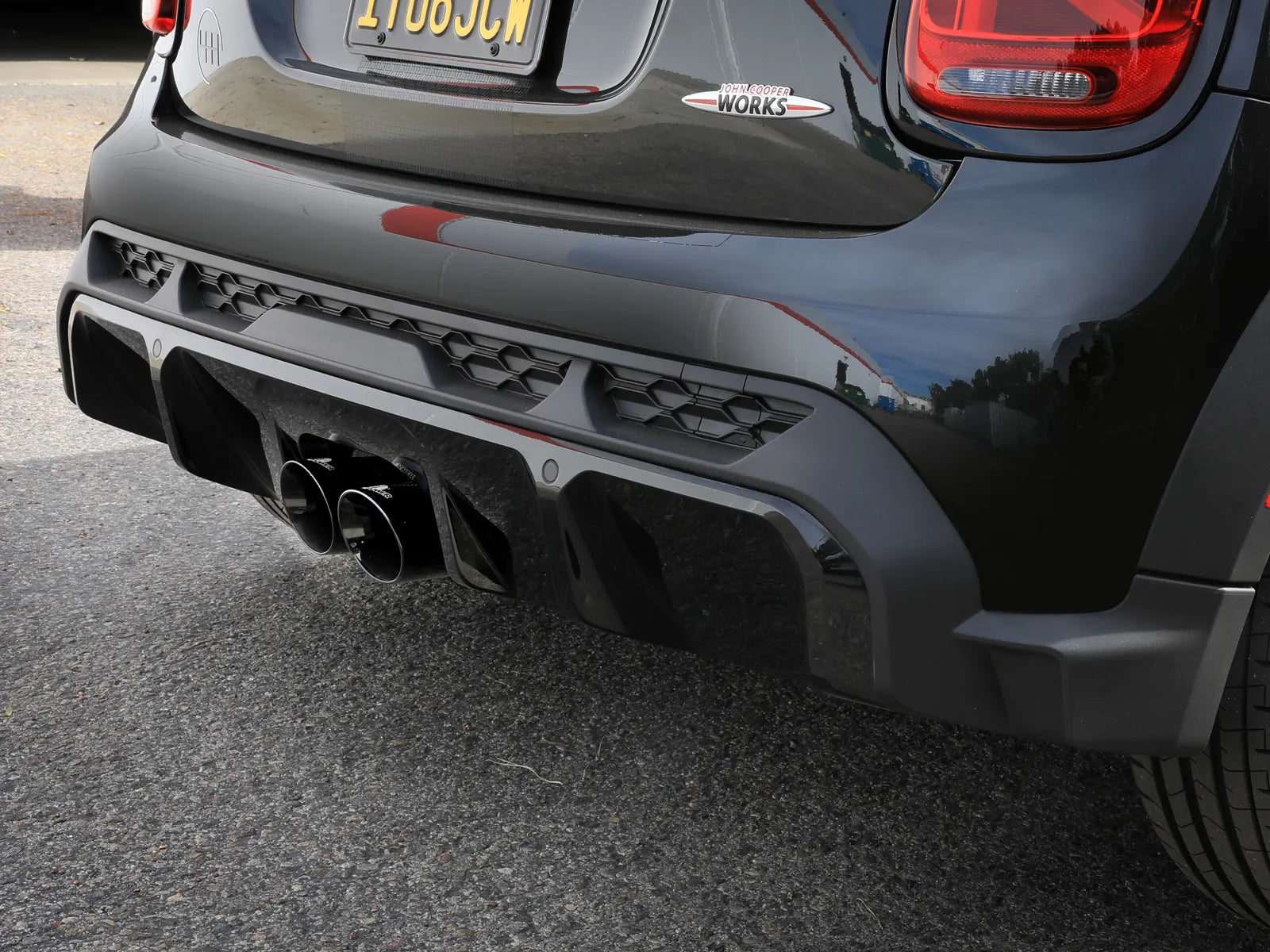 MACH Force-Xp 3 IN to 2-1/2 IN 304 Stainless Steel Cat-Back Exhaust MINI Cooper S 14-24/Cooper S JCW Hardtop 15-24 L4-2.0L (t) 2-Door