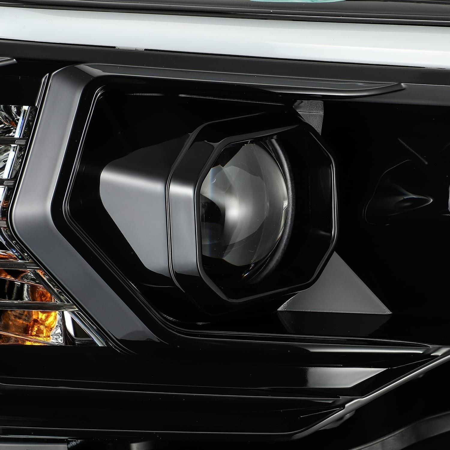 AlphaRex 14-20 Toyota 4Runner LUXX LED Proj Headlight Plank Style Alpha Blk w/Activ Light/Seq Signal