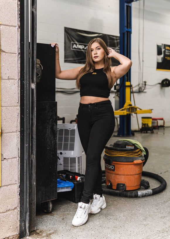 Model wearing pizzabrand Imola Yellow Audi B5 RS4 crop top in black.