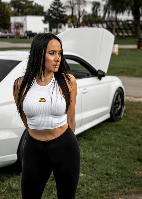 Model wearing pizzabrand Audi B5 RS4 avant crop top