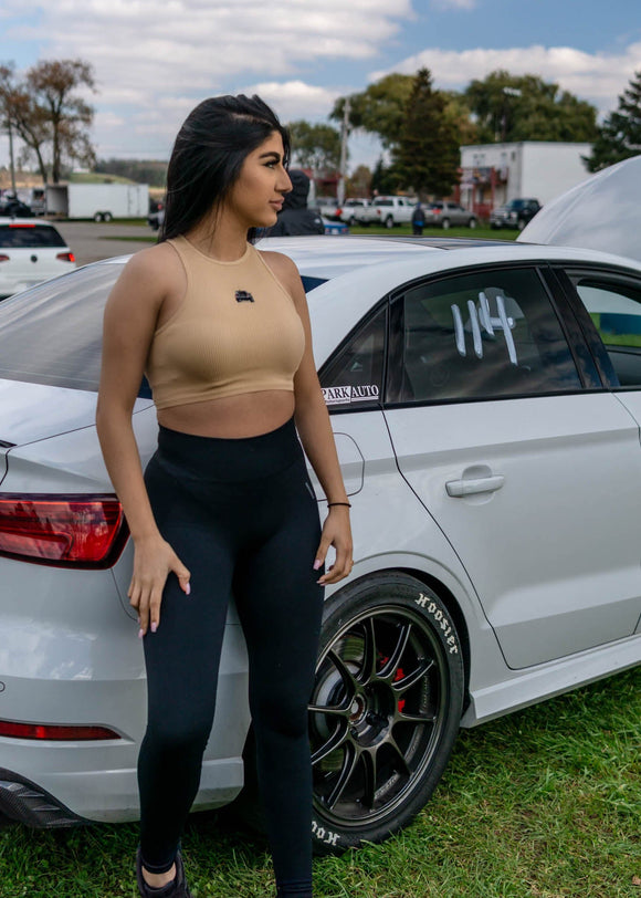 Model wearing pizzabrand Audi B5 RS4 avant crop top