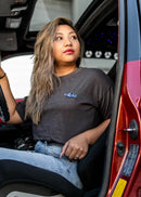 Model wearing pizzabrand Audi 80 RS2 Avant cropped tshirt
