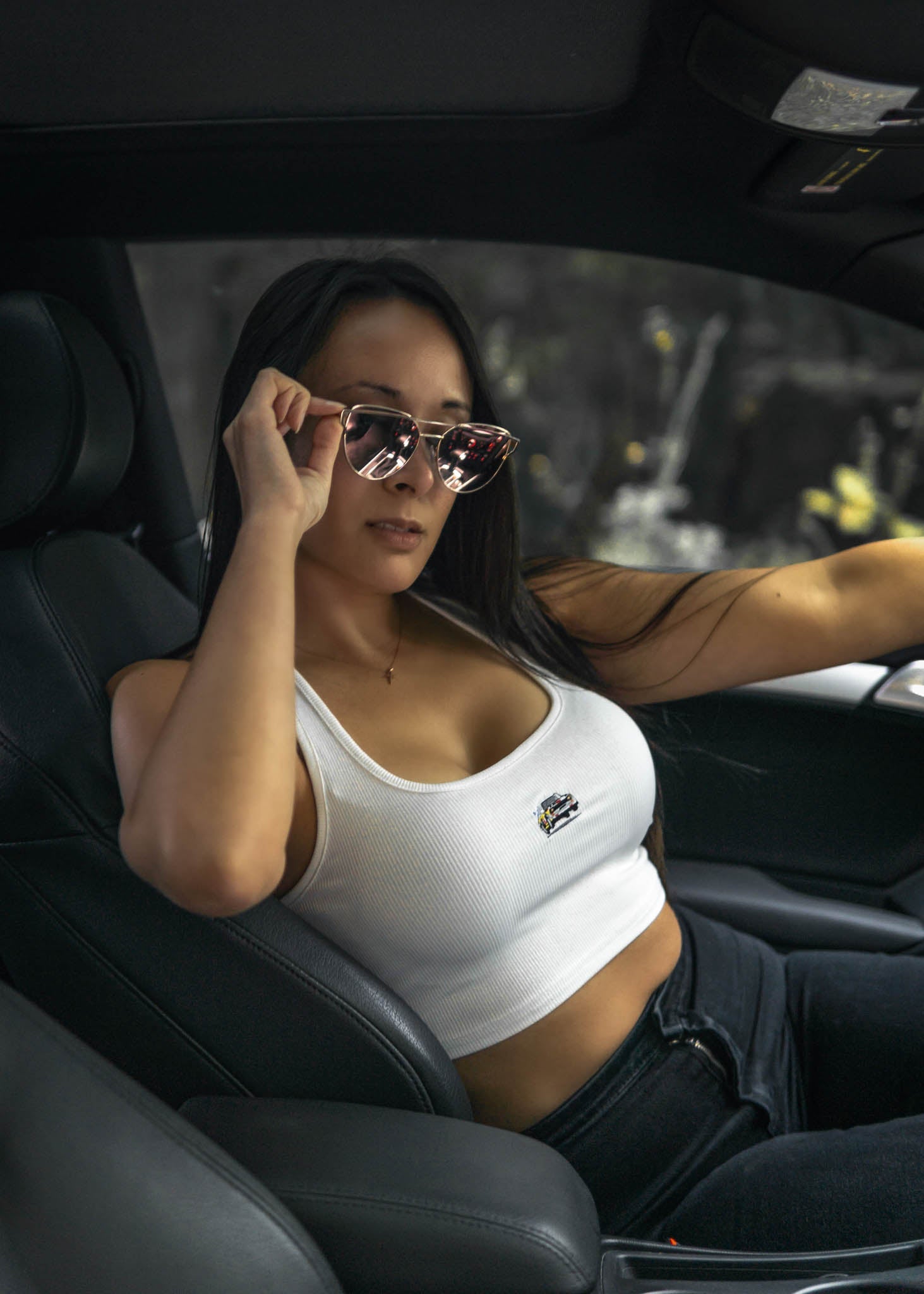 A model posing with pizzabrand Audi Sport Quattro S1 E2 crop top in white.
