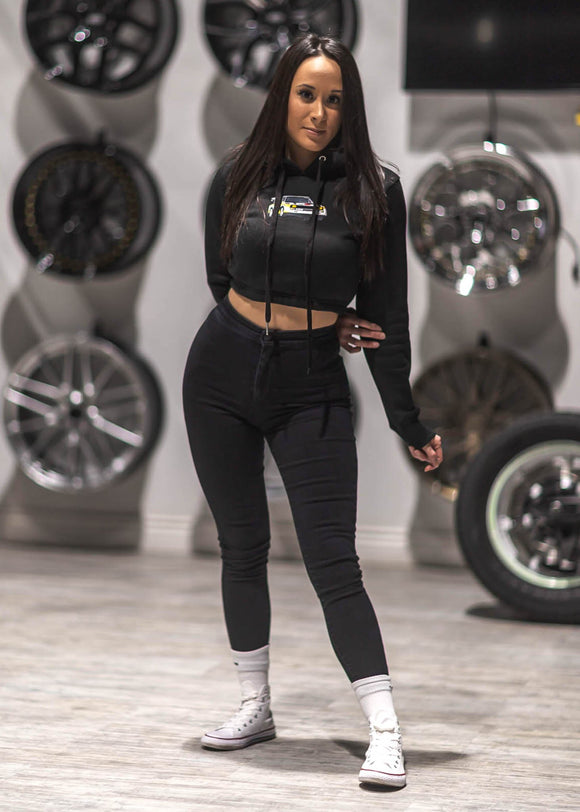 Model posing in pizzabrand Audi Sport quattro S1 E2 cropped hoodie.