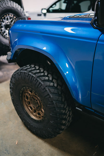 Anderson Composites 21-22 Ford Bronco 2DR/4DR Fiberglass Front Fenders (2in Rise & 2.5in Wider)