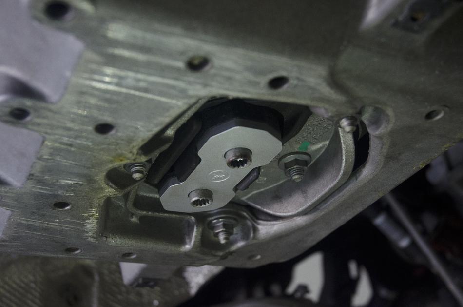 BFI B8 TRANSMISSION MOUNT INSERT