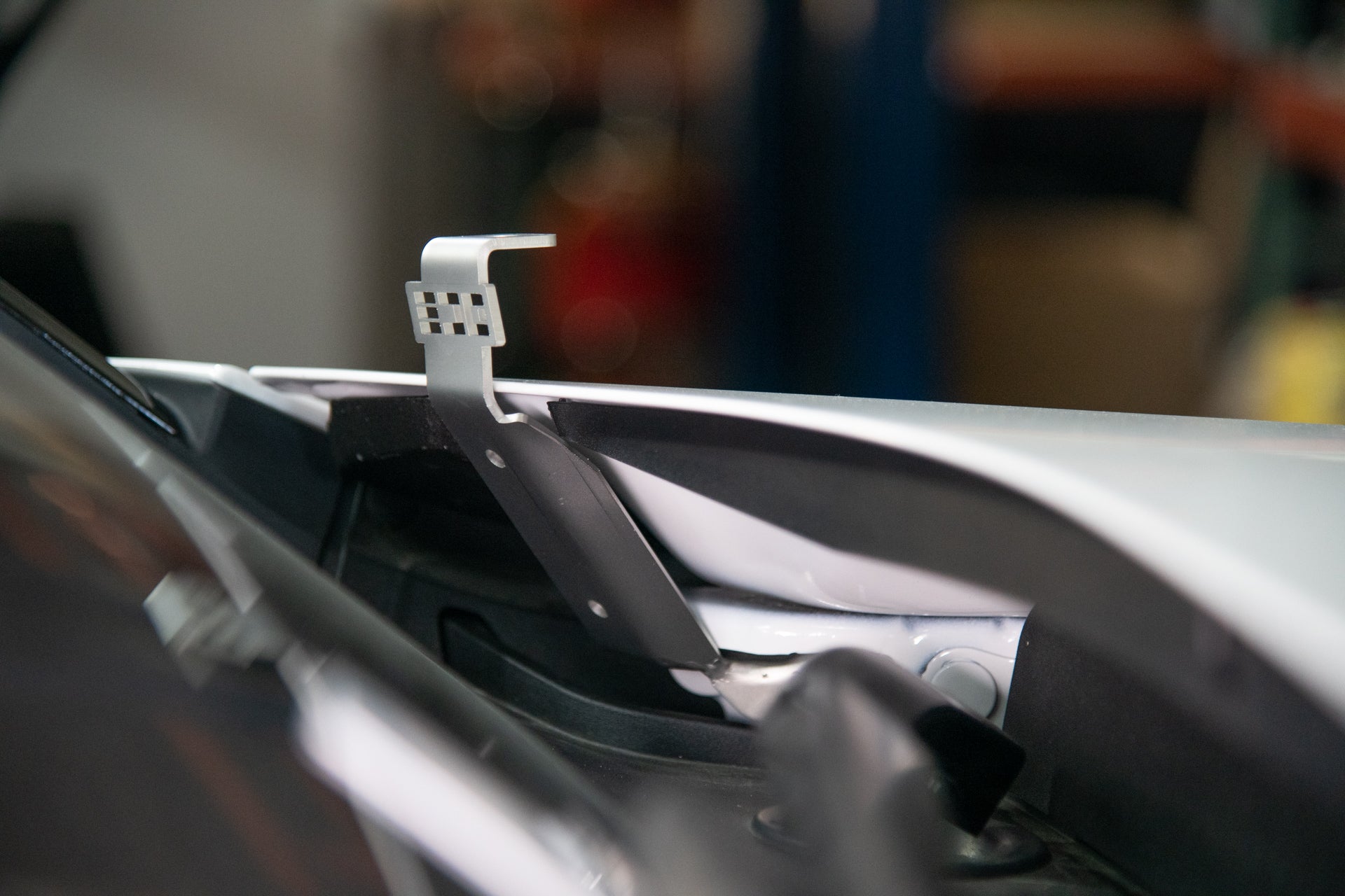 Ditch Light Bracket, R1T R1S