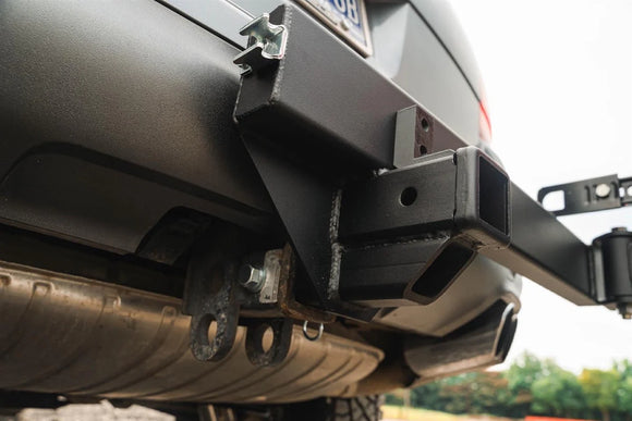 HITCH AXIS, HITCH MOUNTED SPARE TIRE SWING OUT CARRIER - CAYENNE/TOUAREG/Q7