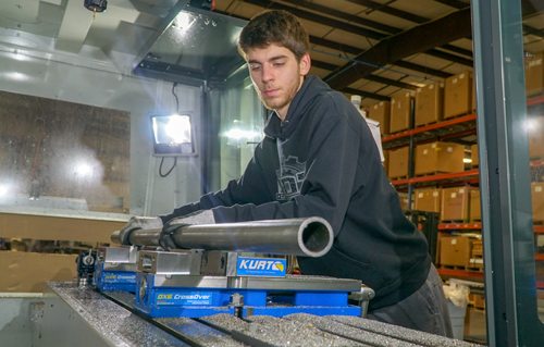 2020-2024 DURAMAX 68" TRACTION BAR KIT (DCLB/CCLB) Gloss Black