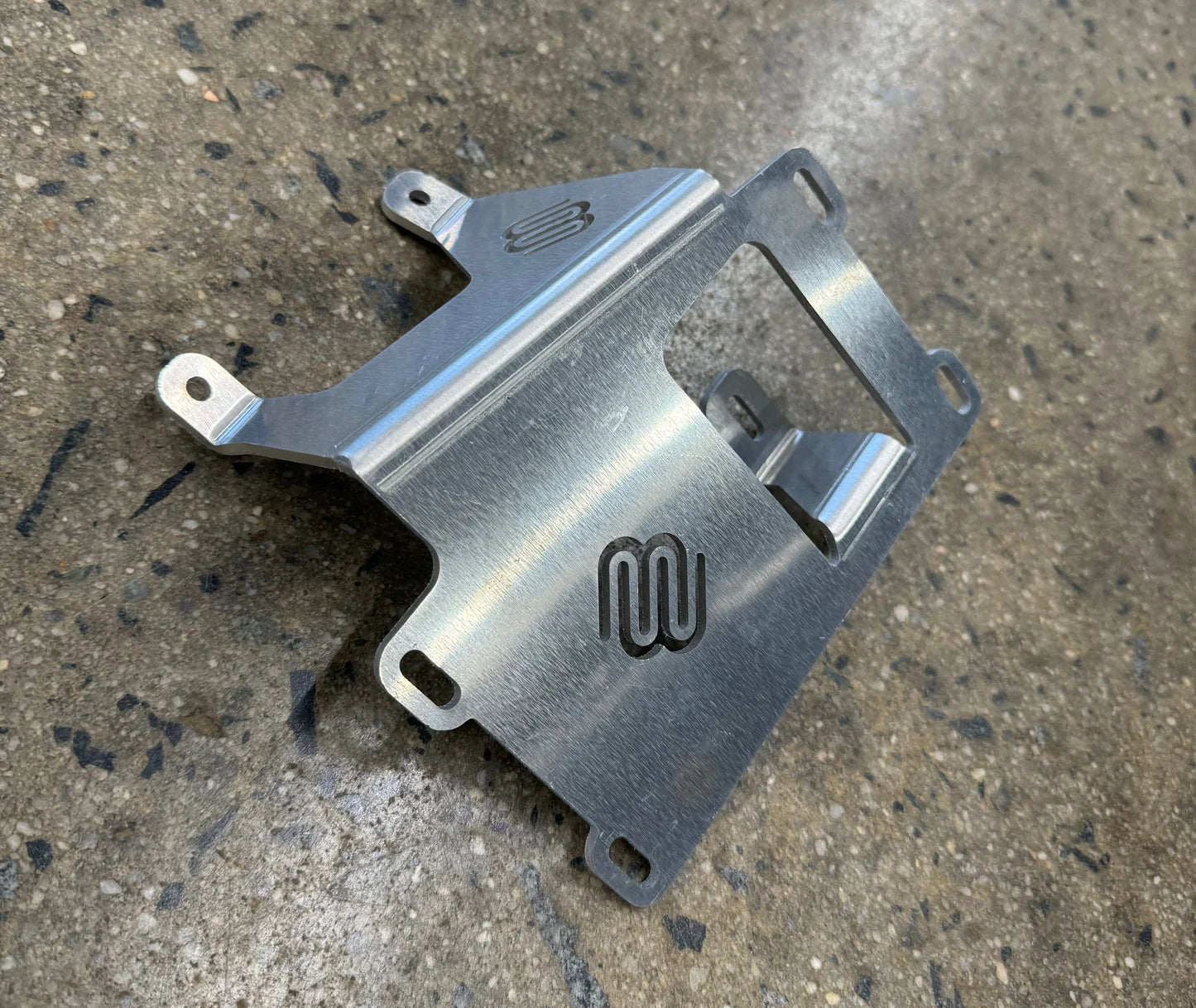 TRIGGER MOUNT BRACKET - CAYENNE/TOUAREG