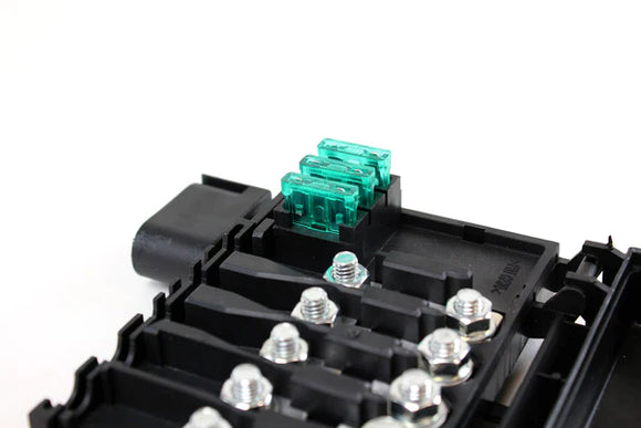 Velt Sport Fuse Box w/ Cable and Cover - VW / MK4 / Golf / GTI / R32 / Jetta / GLI | VELT-ENG-0025