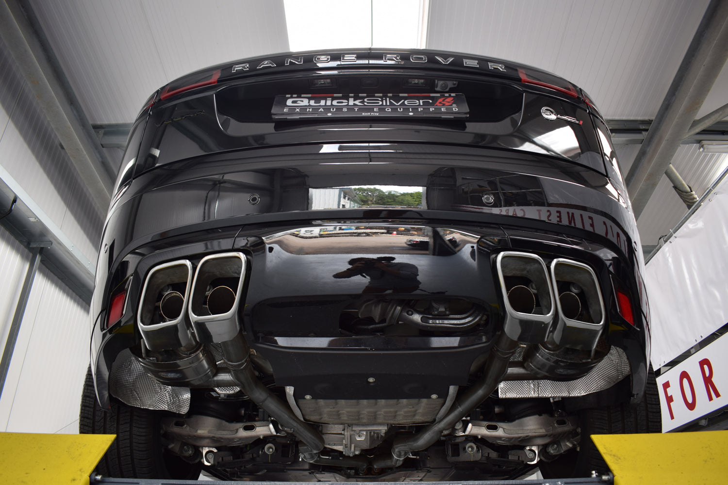 Range Rover Velar SVA P550 - Sport Exhaust with Sound Architect™ (2020 on)