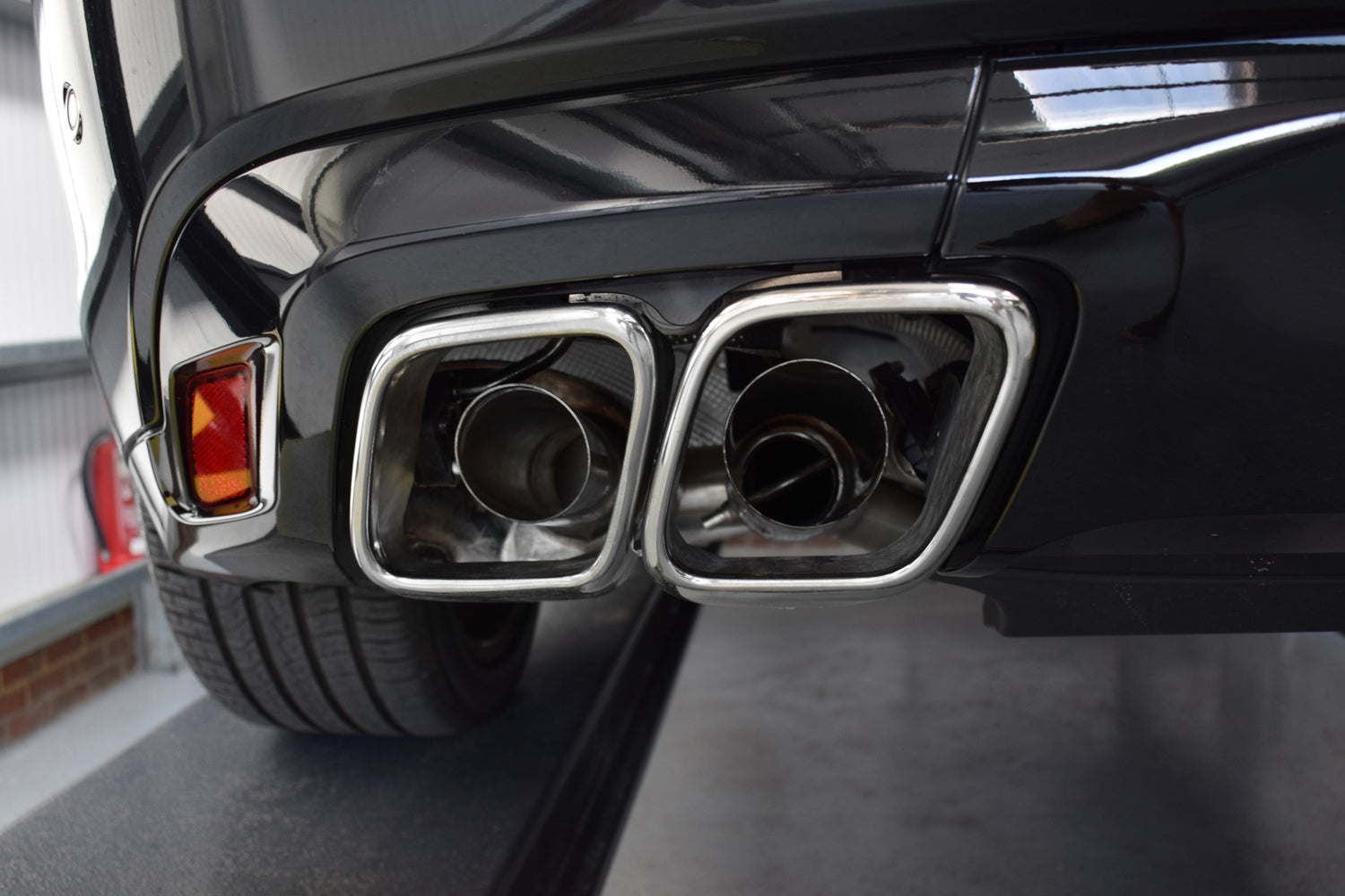 Range Rover Velar SVA P550 - Sport Exhaust with Sound Architect™ (2020 on)