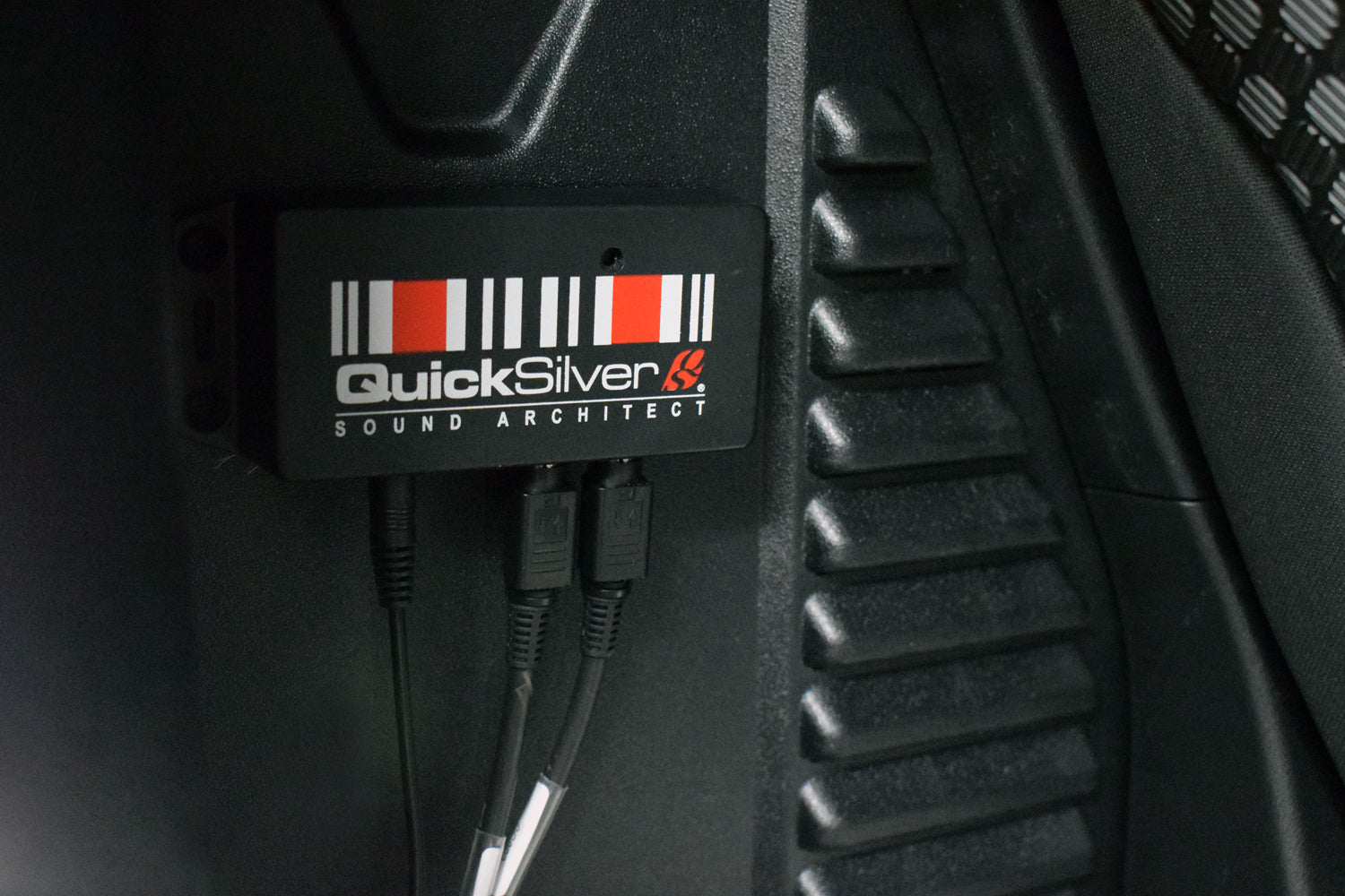 Land Rover Defender P400 90 OR 100 - Sport System with Sound Architect™ (2021 on)