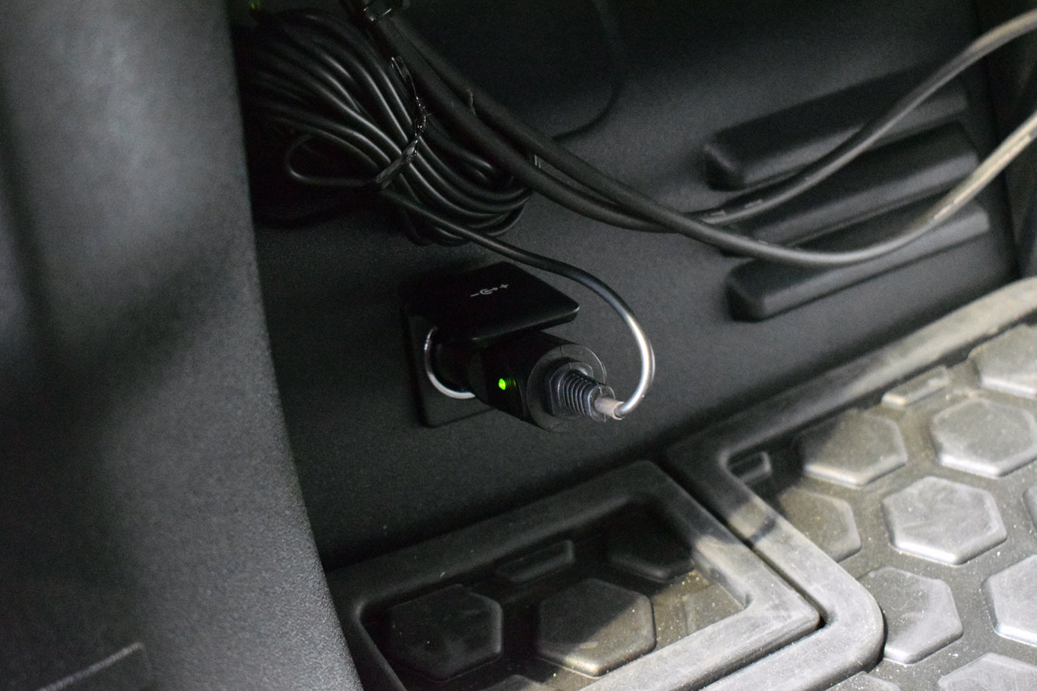 Land Rover Defender P400 90 OR 100 - Sport System with Sound Architect™ (2021 on)