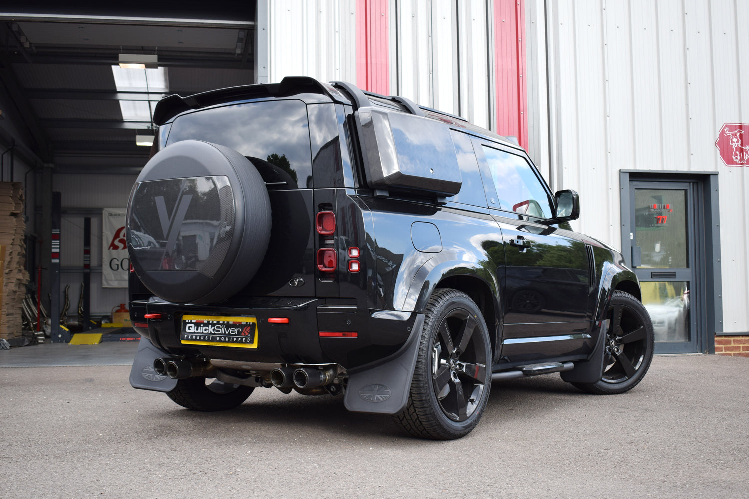 Land Rover Defender P400 90 OR 100 - Sport System with Sound Architect™ (2021 on)