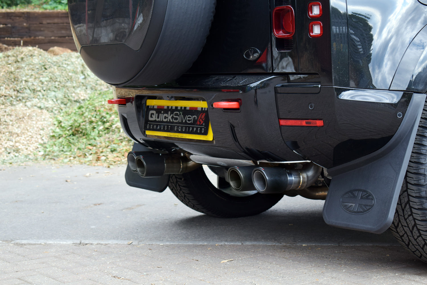 Land Rover Defender P400 90 OR 100 - Sport System with Sound Architect™ (2021 on)