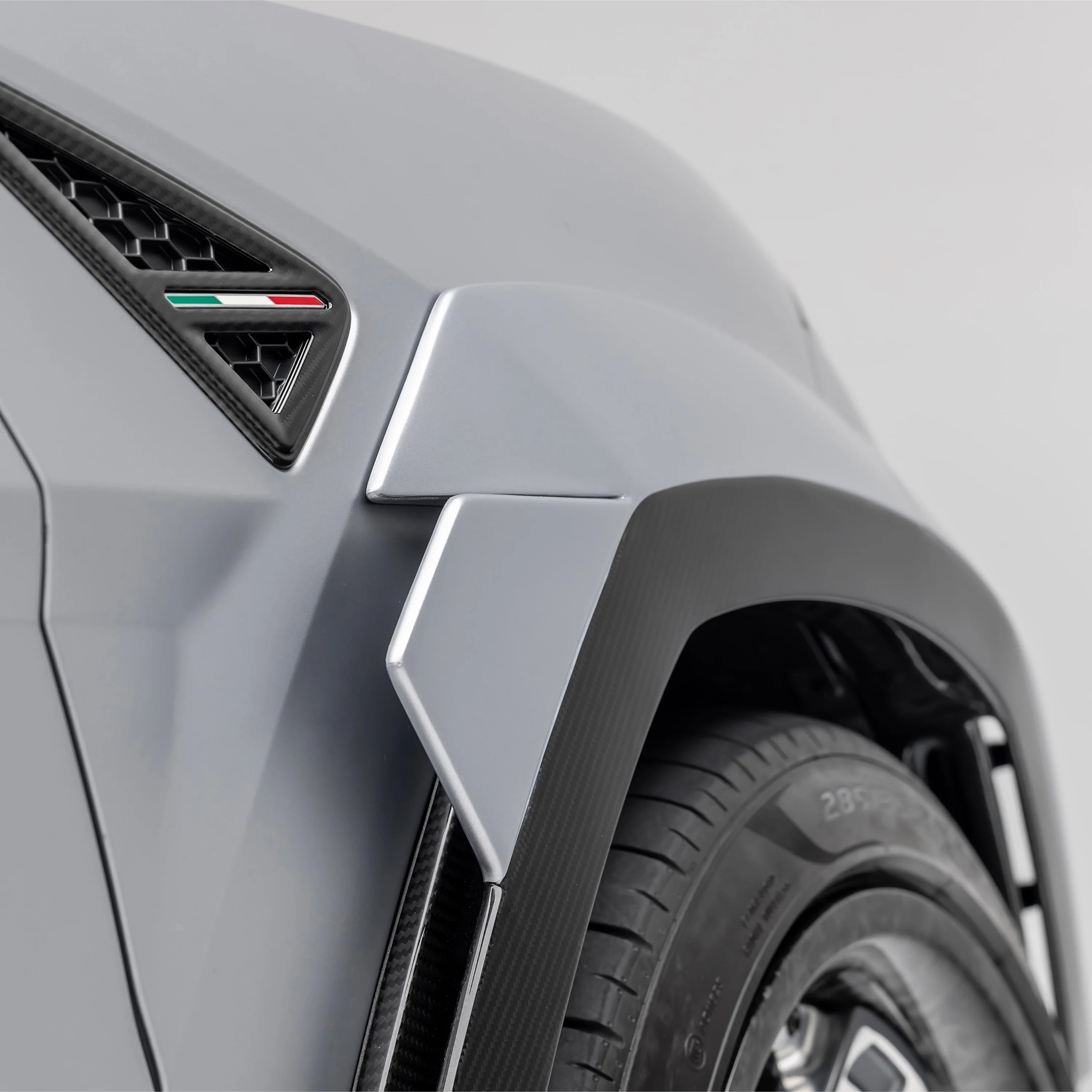 LAMBORGHINI URUS PERFORMANTE EDIZIONE AERO FENDER FLARES (NOT COMPATIBLE IF CANARDS 2027LOV ARE SELECTED)