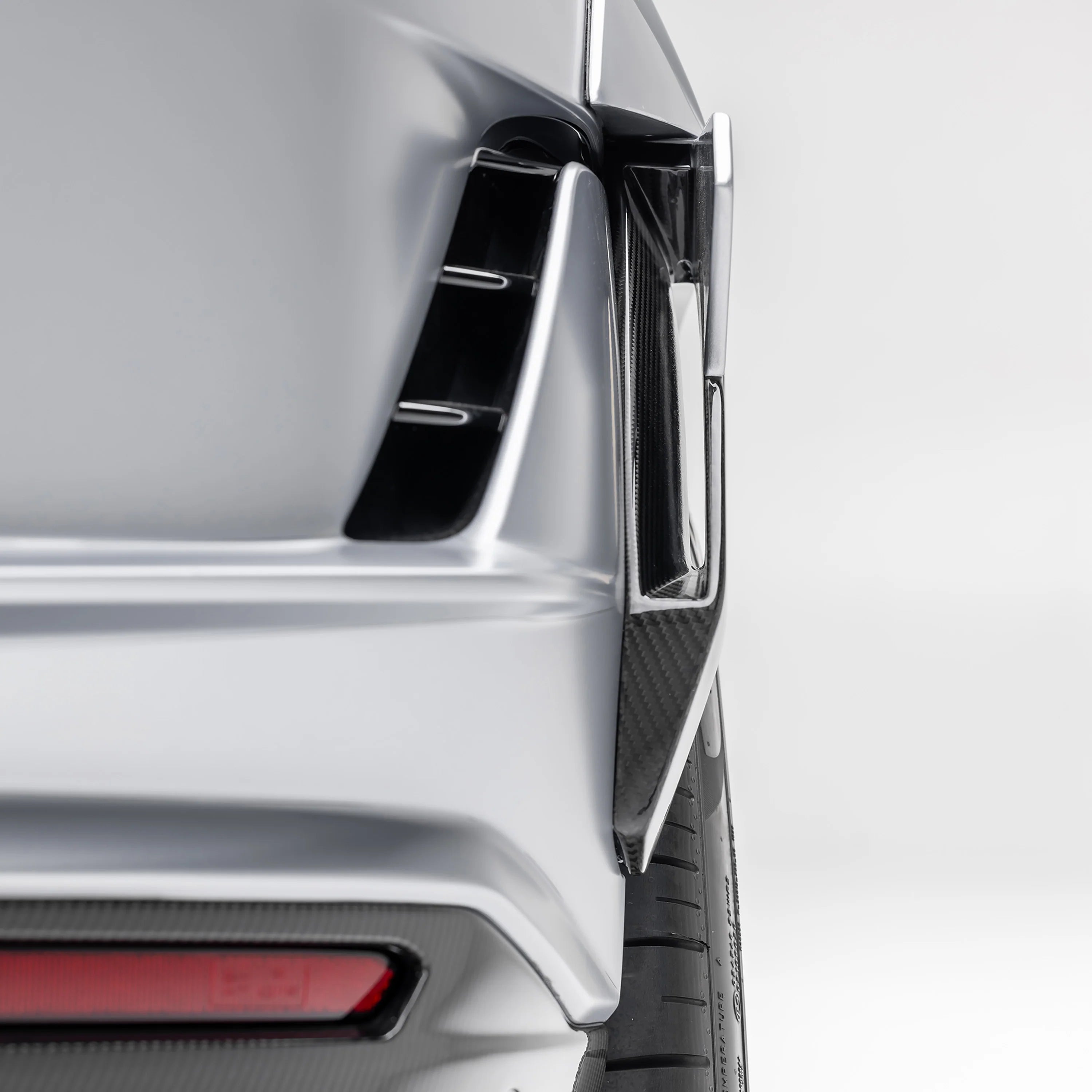 LAMBORGHINI URUS PERFORMANTE EDIZIONE AERO FENDER FLARES (NOT COMPATIBLE IF CANARDS 2027LOV ARE SELECTED)