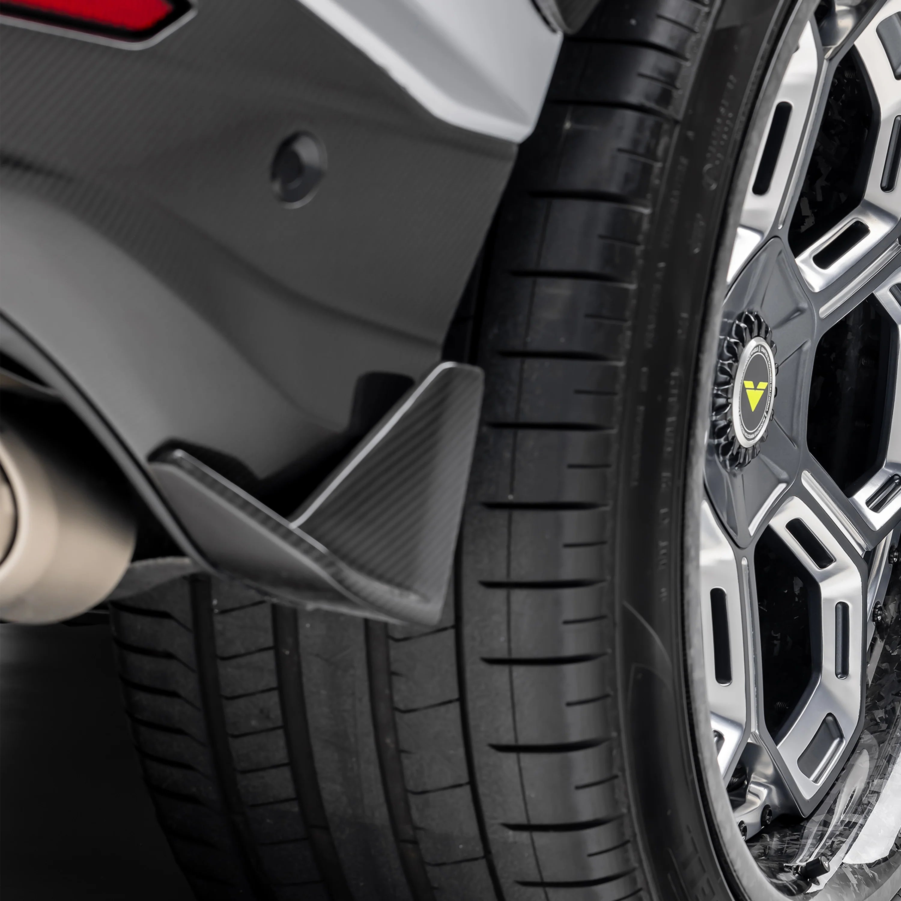 LAMBORGHINI URUS PERFORMANTE EDIZIONE AERO SIDE FINS