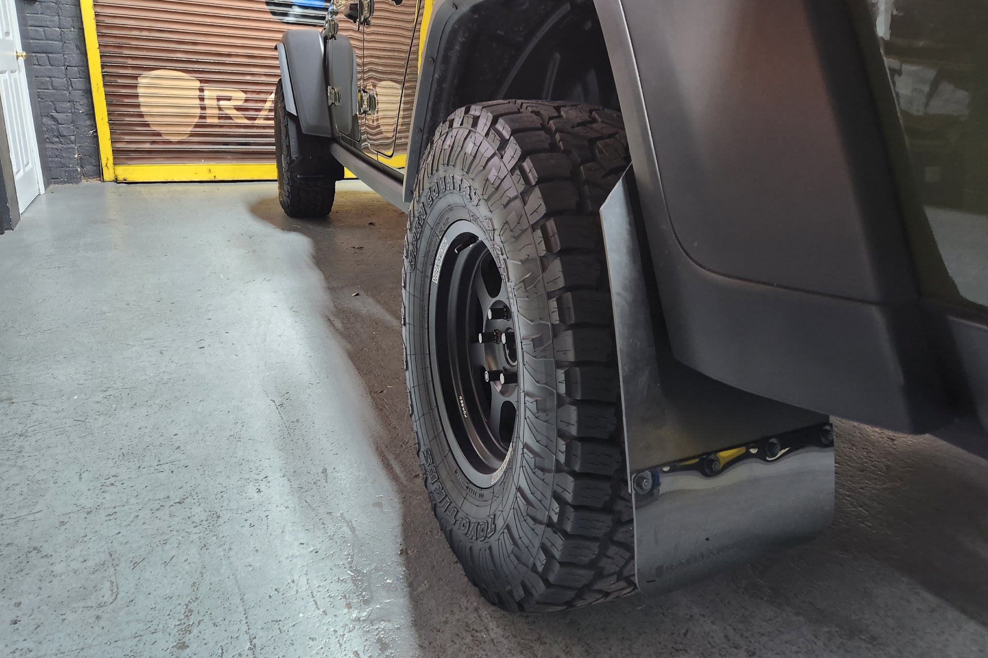 RALLY ARMOR MUD FLAPS: 2019–2023 JEEP GLADIATOR JT MOJAVE & RUBICON