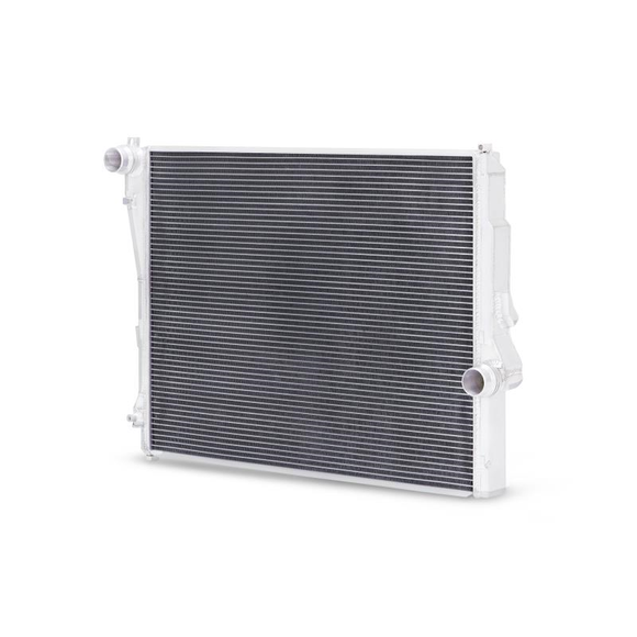 Mishimoto 99-06 BMW 323i/323i/328i/330i w/ Auto Transmission Performance Aluminum Radiator