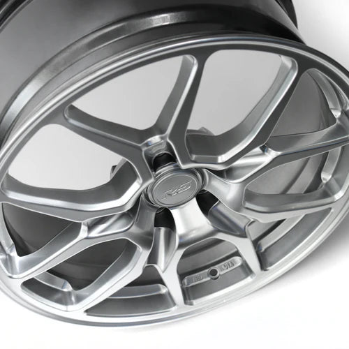 RSe10R 18x8.5 • ET45 • 5:112 • 57.1CB Hyper Silver • Gloss