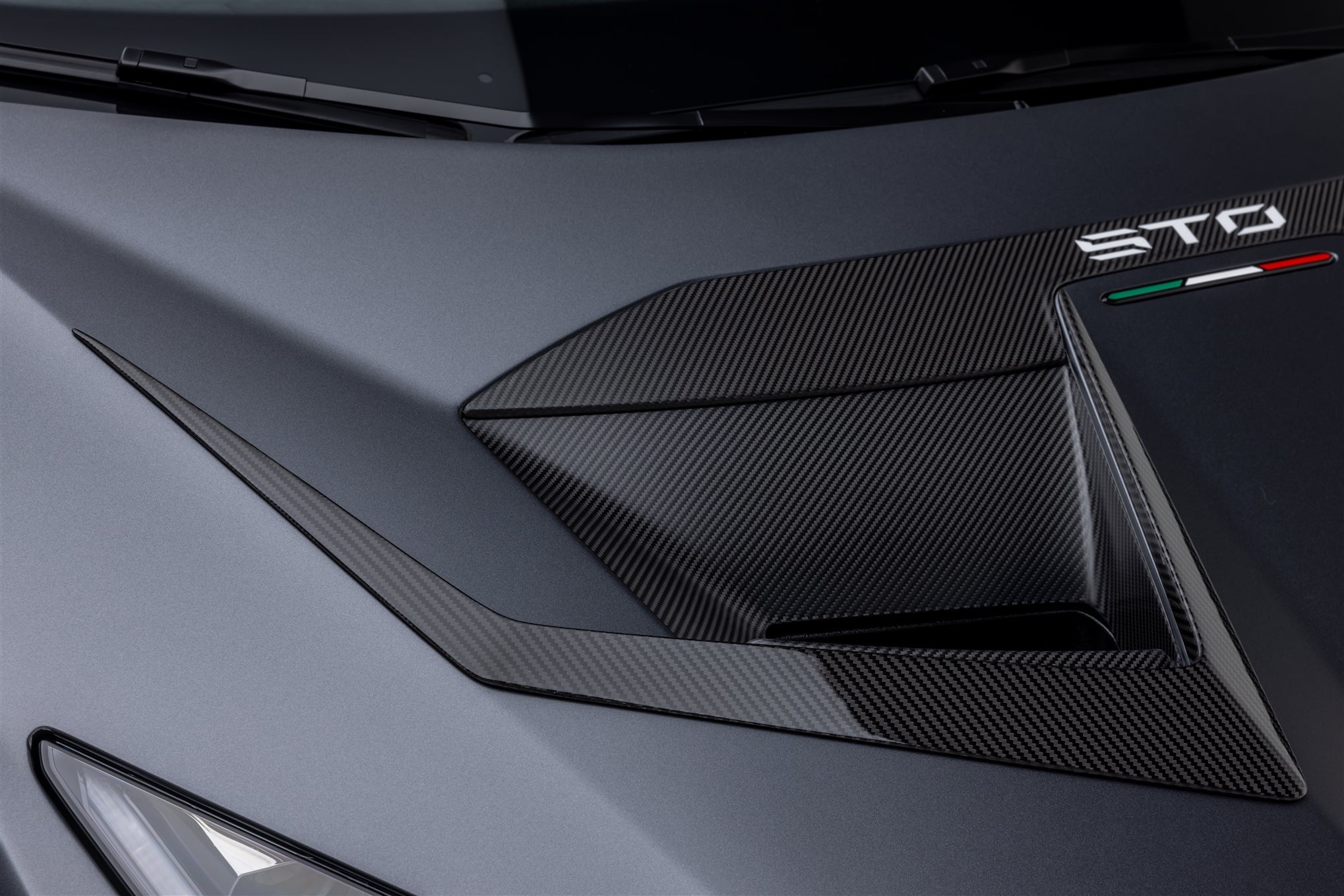 HURACAN STO AERO HOOD DUCTS CARBON FIBER
