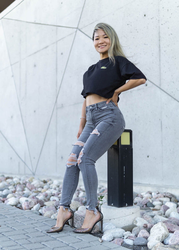 Model wearing pizzabrand VW Mk1 Golf cropped t-shirt