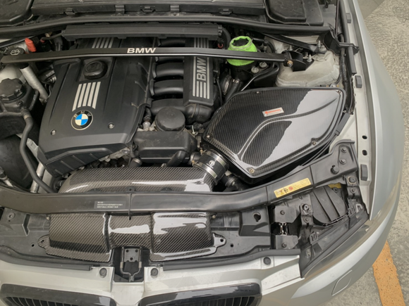 E9X 323i / 330i       E9X 325i (N52)  Carbon Fiber Air Intake