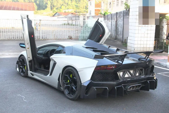 Carbon Fiber Rear Bumper for Lamborghini Aventador LP700
