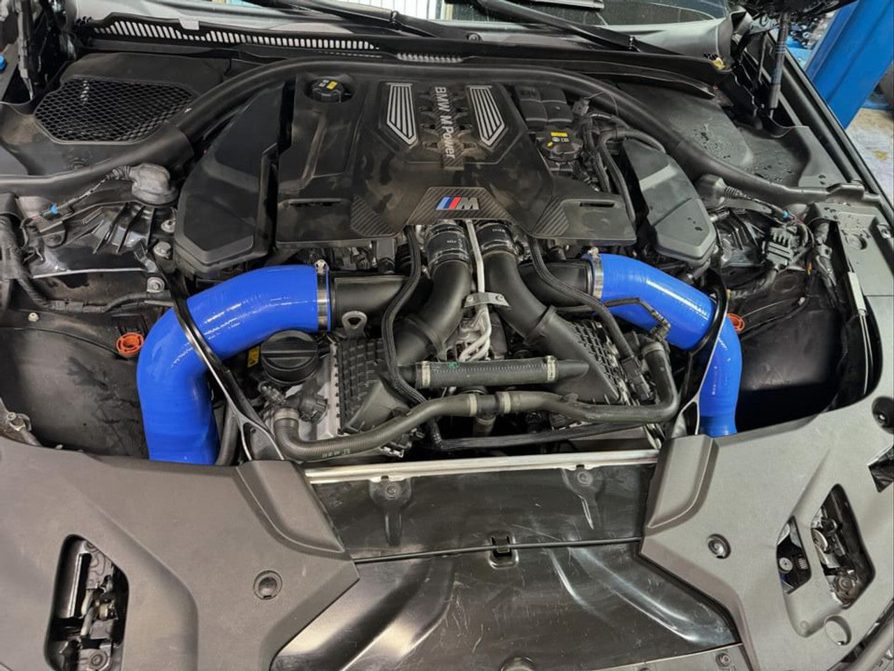 MAD BMW M5 F90 G90 M8 F9X Front Mount Silicone Intake