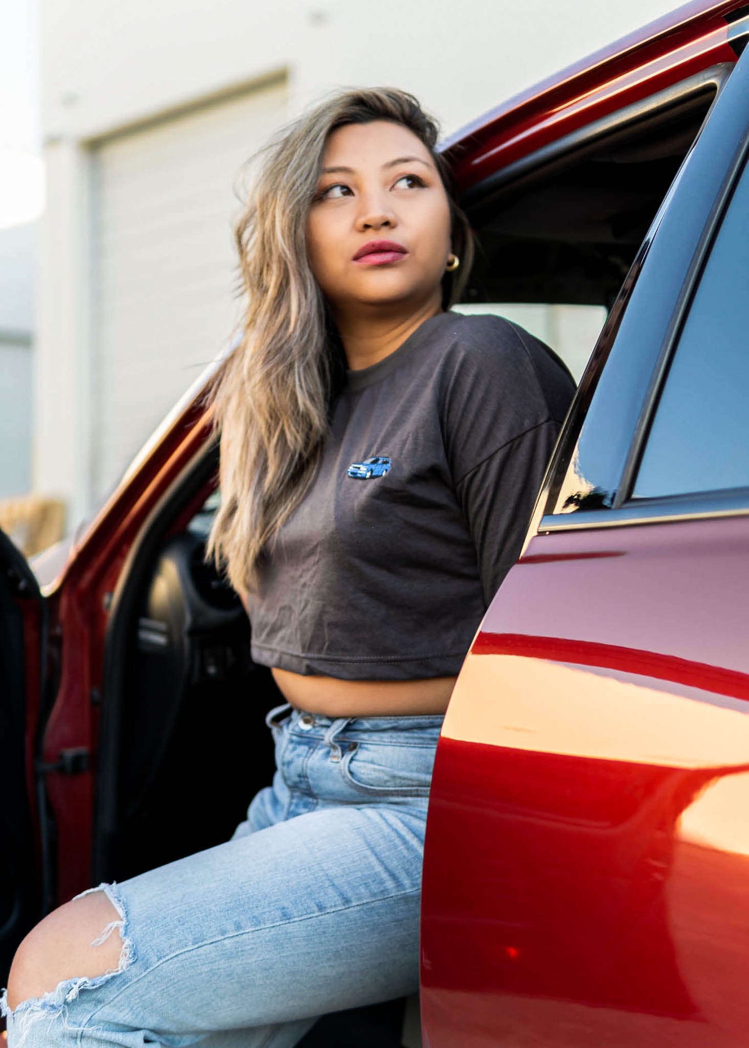 Model wearing pizzabrand Audi 80 RS2 Avant cropped tshirt
