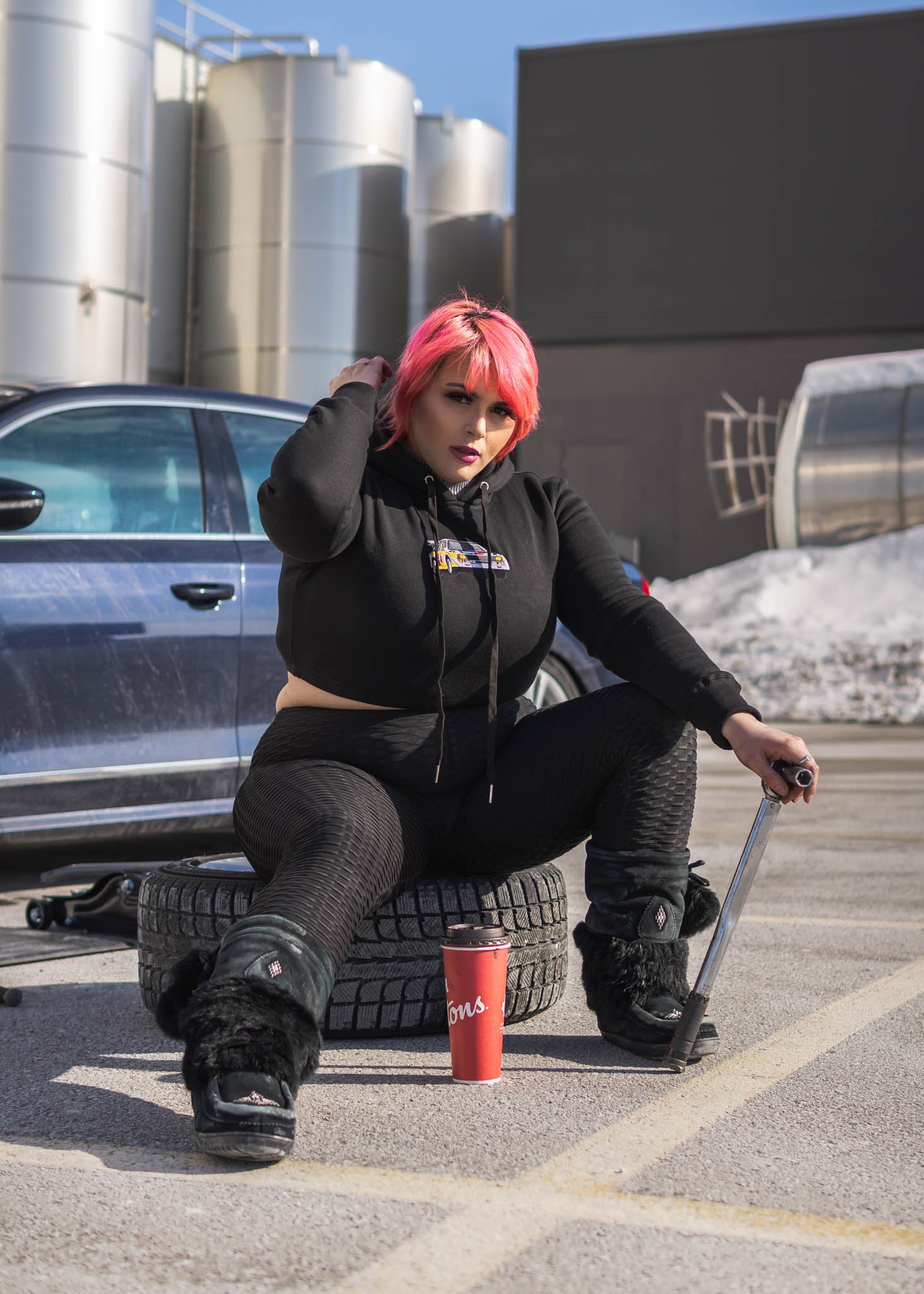 Model posing in pizzabrand Audi Sport quattro S1 E2 cropped hoodie.